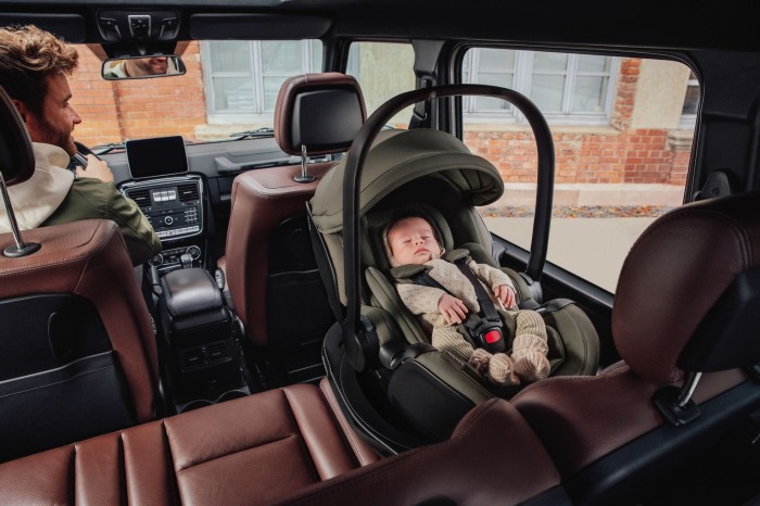 Web version-LIFESTYLE_CS_LUX_COLLECTION_BABY-SAFE_PRO_URBAN_OLIVE_InCar_1_2024_300dpi.jpg