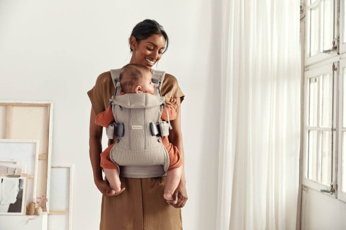 pol_pl_BABYBJORN-ONE-AIR-3D-MESH-nosidelko-Szary-Bez-10024_9.jpg