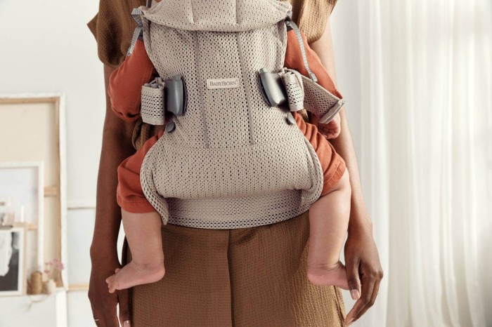 pol_pl_BABYBJORN-ONE-AIR-3D-MESH-nosidelko-Szary-Bez-10024_19.jpg
