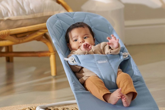 pol_pl_BABYBJORN-lezaczek-BLISS-Woven-Petal-Quilt-Niebieski-34008_18.jpg