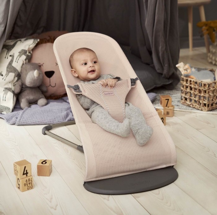 pol_pl_BABYBJORN-lezaczek-BLISS-MESH-Perlowy-Rozowy-6367_7.jpg