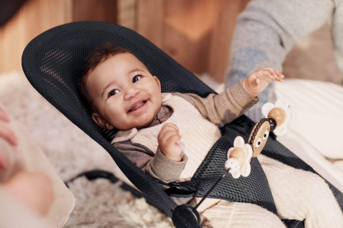 pol_pl_BABYBJORN-lezaczek-BLISS-MESH-Czarny-16938_4.jpg