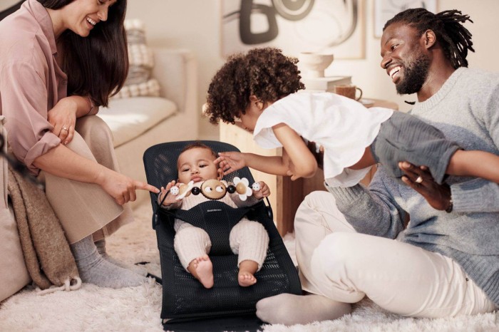 pol_pl_BABYBJORN-lezaczek-BLISS-MESH-Czarny-16938_5.jpg