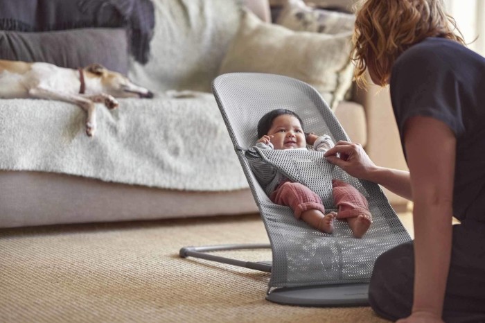 pol_pl_BABYBJORN-lezaczek-BLISS-MESH-Szary-7822_2.jpg