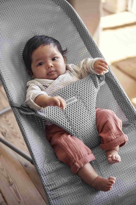 pol_pl_BABYBJORN-lezaczek-BLISS-MESH-Szary-7822_3.jpg