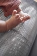 pol_pl_BABYBJORN-lezaczek-BLISS-MESH-Szary-7822_5.jpg