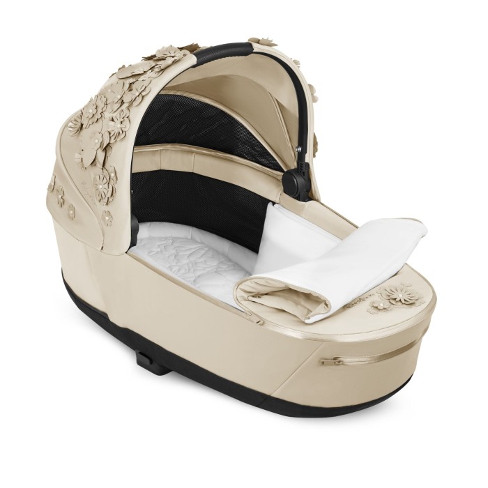 CYB_21_INT_y315_SimplyFlowers_Priam_LuxCarryCot_SFLB_InsideView_screen_HD.jpg