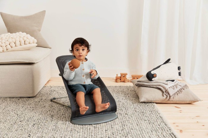 pol_pl_BABYBJORN-lezaczek-BLISS-MESH-Antracytowy-3167_27.jpg