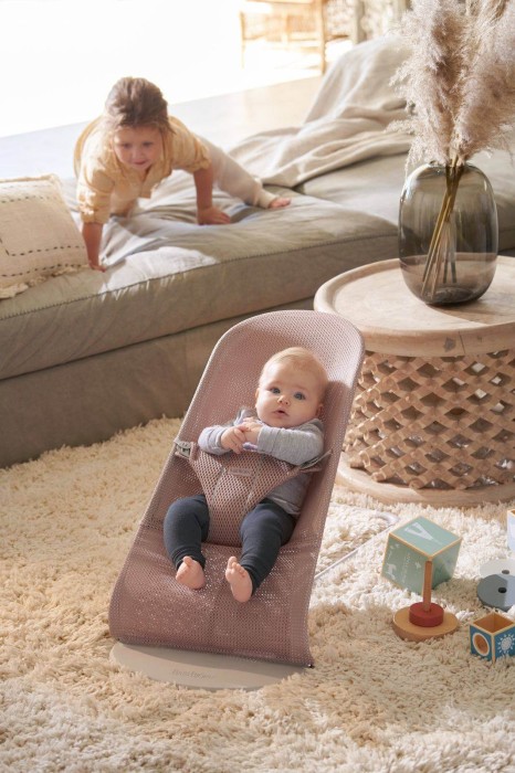 pol_pl_BABYBJORN-lezaczek-BLISS-MESH-Ciemny-Roz-9876_1.jpg