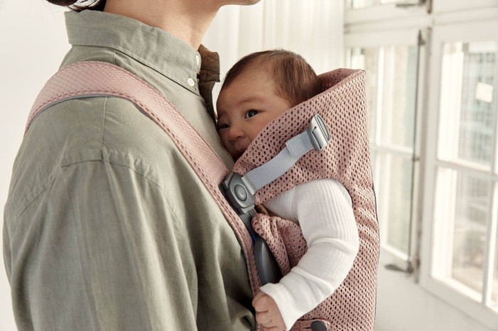 pol_pl_BABYBJORN-MINI-3D-Mesh-nosidelko-Zgaszony-Roz-10019_7.jpg