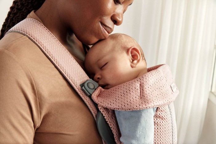 pol_pl_BABYBJORN-MINI-3D-Mesh-nosidelko-Zgaszony-Roz-10019_9.jpg