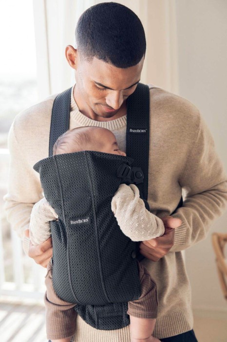 pol_pl_BABYBJORN-MINI-3D-Mesh-nosidelko-Czarny-30851_5.jpg
