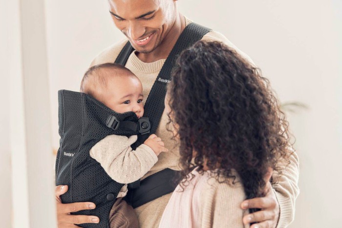 pol_pl_BABYBJORN-MINI-3D-Mesh-nosidelko-Czarny-30851_10.jpg
