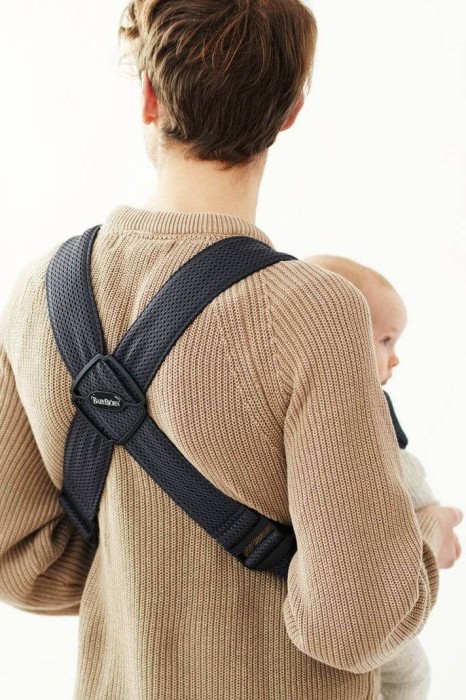 pol_pl_BABYBJORN-MINI-3D-Mesh-nosidelko-Ciemny-Niebieski-6371_2.jpg