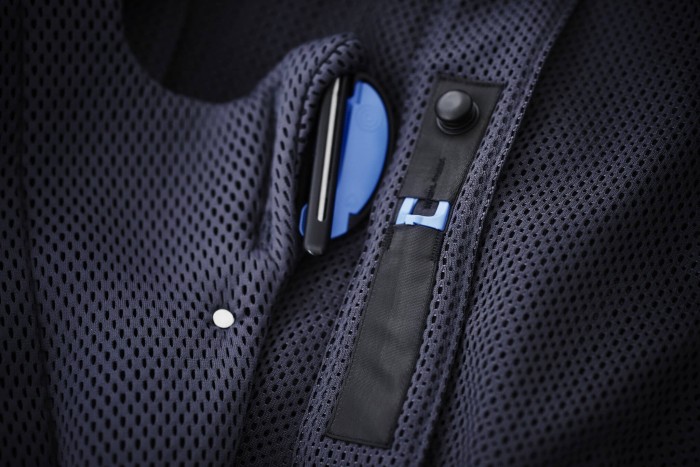 pol_pl_BABYBJORN-MINI-3D-Mesh-nosidelko-Antracytowy-4192_7.jpg