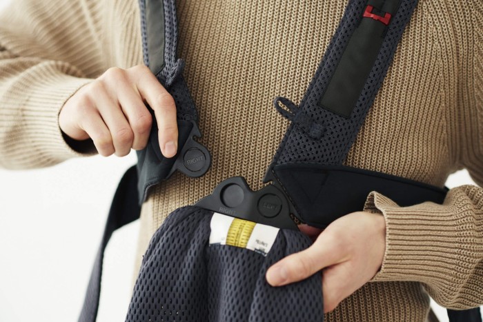pol_pl_BABYBJORN-MINI-3D-Mesh-nosidelko-Antracytowy-4192_9.jpg