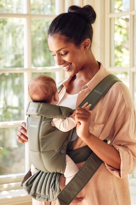 pol_pl_BABYBJORN-MINI-Woven-nosidelko-Ciemnozielone-32900_1.jpg