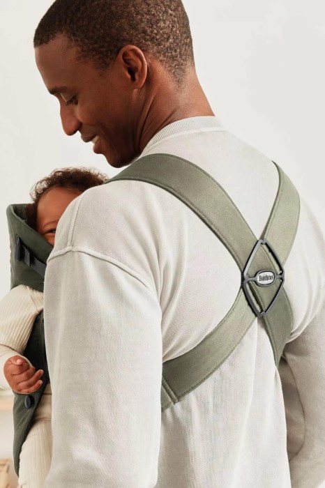 pol_pl_BABYBJORN-MINI-Woven-nosidelko-Ciemnozielone-32900_5.jpg
