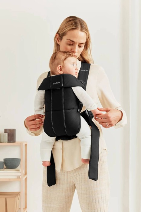 pol_pl_BABYBJORN-MINI-Woven-nosidelko-Czarny-34004_10.jpg