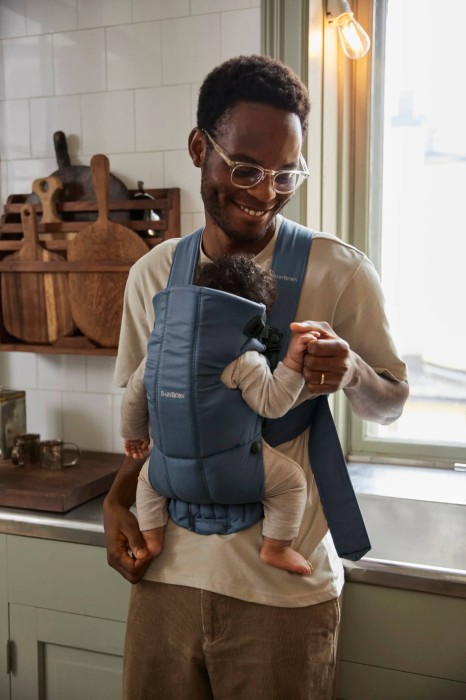 pol_pl_BABYBJORN-MINI-Woven-nosidelko-Niebieski-Vintage-Indigo-34005_1.jpg