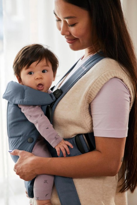 pol_pl_BABYBJORN-MINI-Woven-nosidelko-Niebieski-Vintage-Indigo-34005_2.jpg