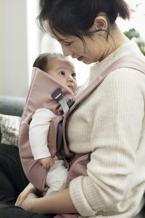 pol_pl_BABYBJORN-MINI-Woven-nosidelko-Zgaszony-Roz-33938_3.jpg