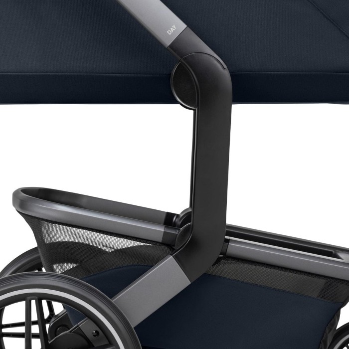 Joolz_Day5_Cot_Detail_Perspective_Navy_Blue_2.jpg