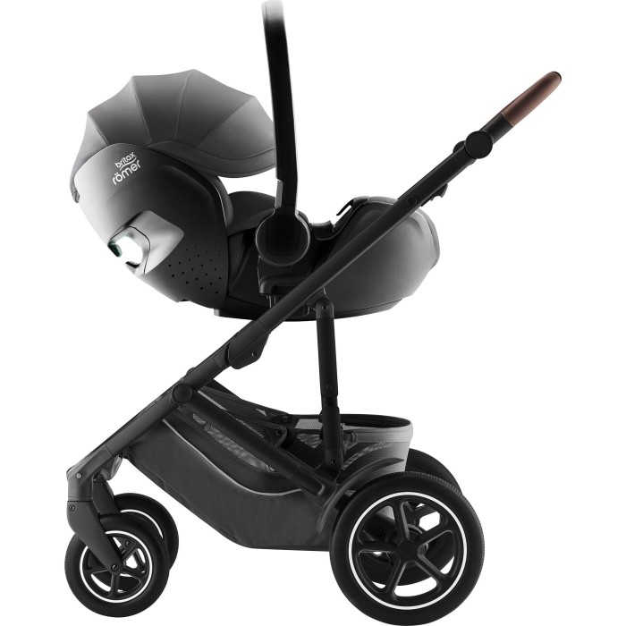 JPG-BABY-SAFE_PRO_DeepGrey_01_Recline_SMILE_5Z_BlackHandle_2025_72dpi_2000x2000px.jpg
