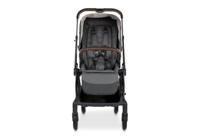 Mast mx6 wózek spacerowy z siedziskiem zamontowany m przodem do kierunku jazdy ustawiony przodem