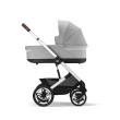 Wózek Cybex Talos S Lux Stone Grey z zamontowaną gondolą Lux Cot, widok z boku.