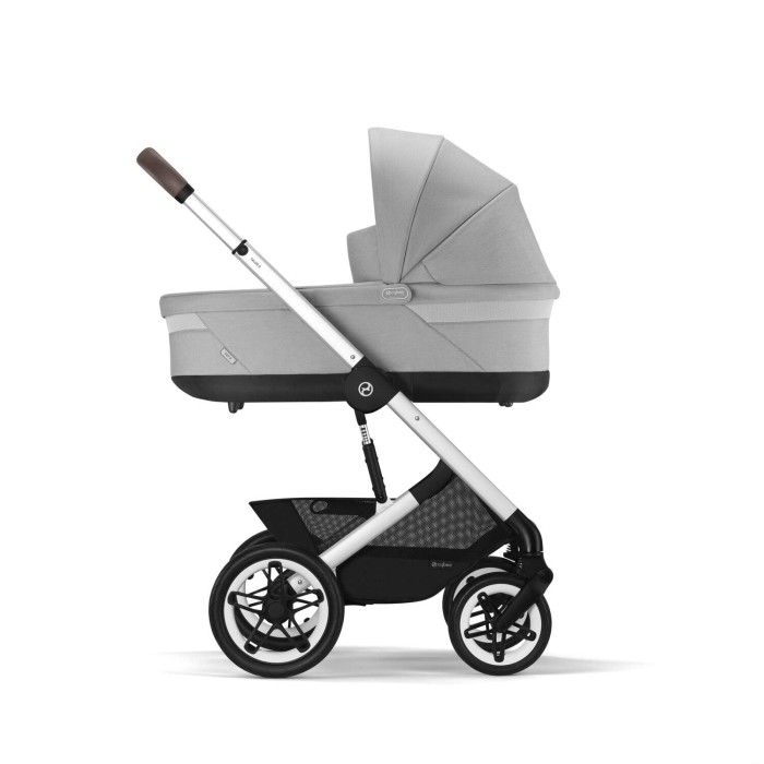 Wózek Cybex Talos S Lux Stone Grey z zamontowaną gondolą Lux Cot, widok z boku.