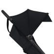 Zbliżenie na budkę przeciwsłoneczną wózka Cybex Agis w kolorze Magic Black, oferującą ochronę przed promieniowaniem UV.