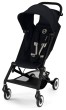 Wózek spacerowy Cybex Agis w kolorze czarnym Magic Black, widok z przodu pod kątem, z lekką aluminiową ramą i nowoczesnym designem.