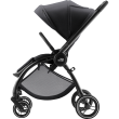 Wózek dziecięcy Britax Romer Rio 2w1 w kolorze Carbon Black, widok z boku. Siedzisko spacerowe jest zamontowane przodem do kierunku jazdy, z widocznym podnóżkiem.
