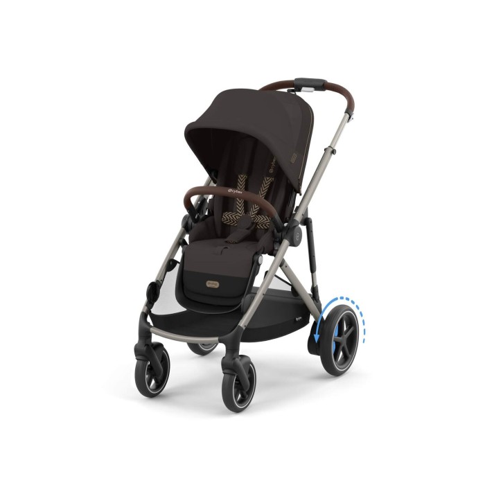Wózek Cybex e-Gazelle w kolorze Chocolate Brown, widok pod kątem. Siedzisko spacerowe jest zamontowane przodem do kierunku jazdy. Widoczna grafika na siedzisku.
