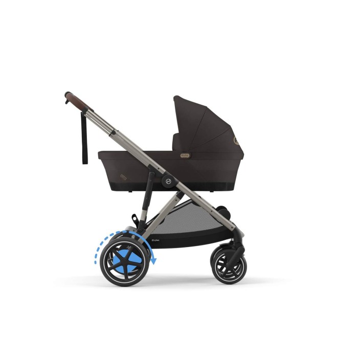 Wózek Cybex e-Gazelle z gondolą w kolorze Chocolate Brown, widok z boku. Strzałki ilustrują funkcję elektrycznego wspomagania jazdy.