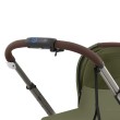 Detal rączki wózka Cybex e-Gazelle w kolorze Moss Green. Widoczny panel sterowania z przyciskiem zasilania i wskaźnikami ładowania.