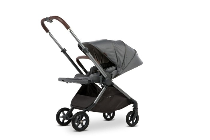 Wózek spacerowy MAST Swiss Design M6x Volcanic Ash ustawiony na skos z siedziskiem tyłem