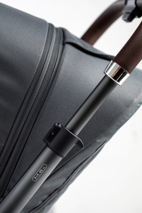 Wózek spacerowy MAST Swiss Design M6x Volcanic Ash elementy ozdobne na rączce
