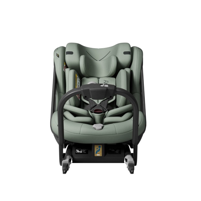 Zielony fotelik Axkid ONE+ 3 w widoku z przodu. Widoczna jest wyprofilowana poduszka na głowę i wygodne siedzisko.