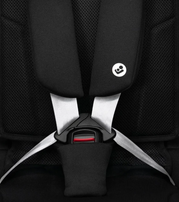 Przód fotelika Maxi-Cosi Nomad XL Plus z widoczną 5-punktową uprzężą, zapewniającą bezpieczne przypięcie dziecka