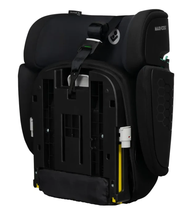 Złożony fotelik samochodowy Maxi-Cosi Nomad XL Plus umieszczony w szarej torbie transportowej, idealny do łatwego przechowywania i przenoszenia