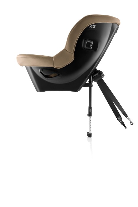 Fotelik samochodowy Britax Römer Max-Safe Pro Warm Caramel widok z boku z nogą stabilizującą i pasami mocującymi