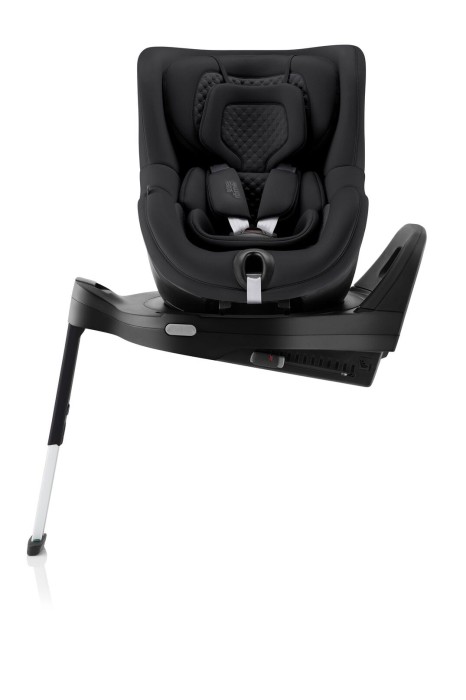 Fotelik Britax Römer Dualfix Pro M Onyx Black obrócony o 90 stopni dzięki bazie obrotowej – łatwiejsze wkładanie dziecka do samochodu, widoczna wkładka Comfort Insert.