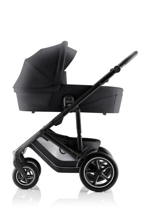 Gondola Britax Römer SMILE 5Z Carbon Black – elegancka wersja z czarną ramą i rączką w kolorze black handle.