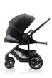 Spacerówka Britax Römer SMILE 5Z Carbon Black z funkcją leżenia i otwartym okienkiem wentylacyjnym.