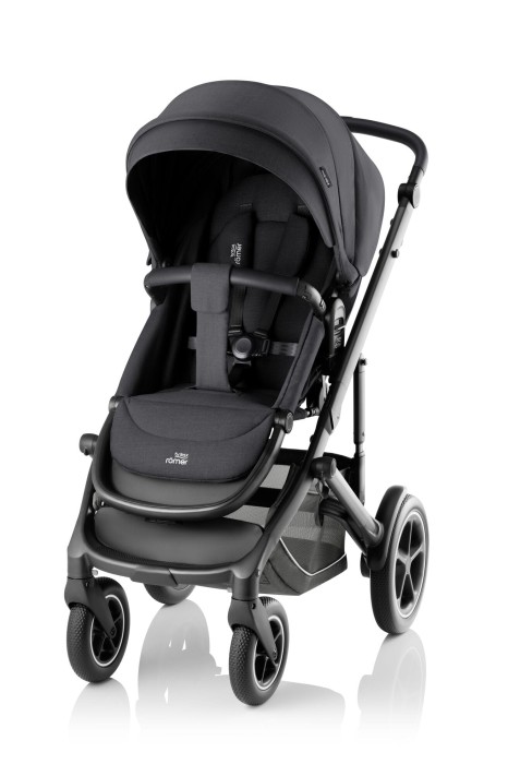 Wózek Britax Römer SMILE 5Z Carbon Black – widok gondoli i spacerówki ustawionych na stelażu.