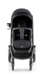 pacerówka Britax Römer SMILE 5Z Carbon Black – siedzisko ustawione przodem do rodzica, budka w pozycji rozłożonej.
