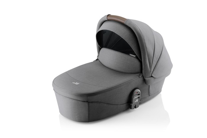 Gondola Britax Römer Smile 5Z Mineral Grey, widok boczny z budką i pałąkiem w kolorze brązowym