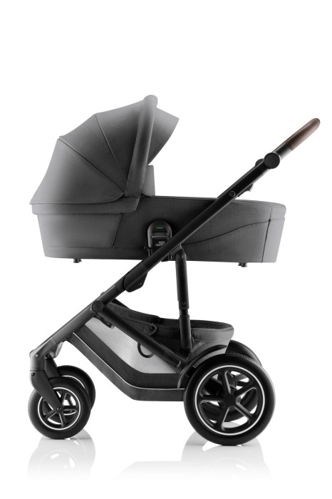 Gondola Britax Römer Smile 5Z Mineral Grey zamontowana na stelażu, widok z przodu